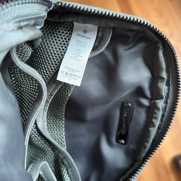 LIKE NEW | lululemon Everywhere Belt Bag *1L - Picture 6 of 7